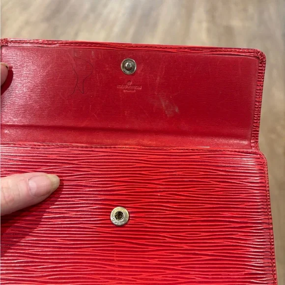 VINTAGE Louis Vuitton Vibrant Red Epi Leather Wallet - Picture 2 of 11